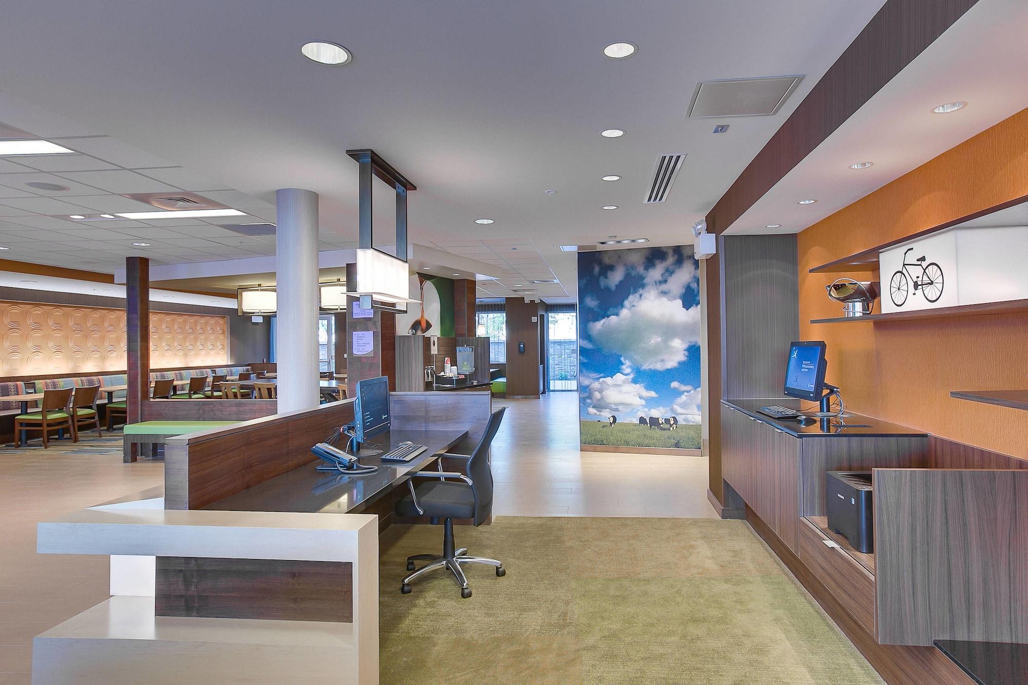Hotel Fairfield & By Marriott East Wichita
