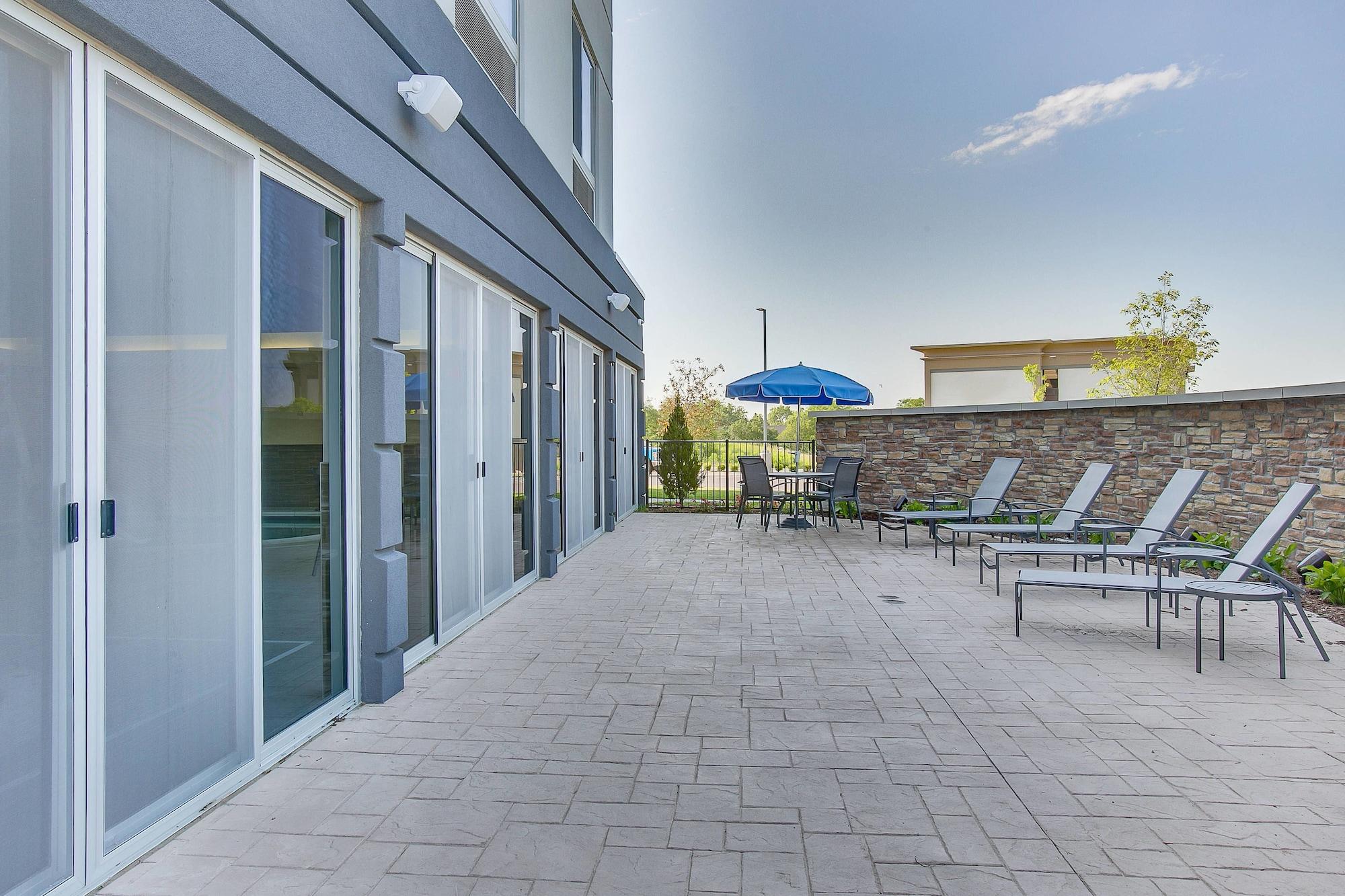 Hotel Fairfield & By Marriott East Wichita